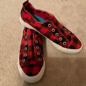 ❤️Red Buffalo Plaid Blowfish Sneakers❤️